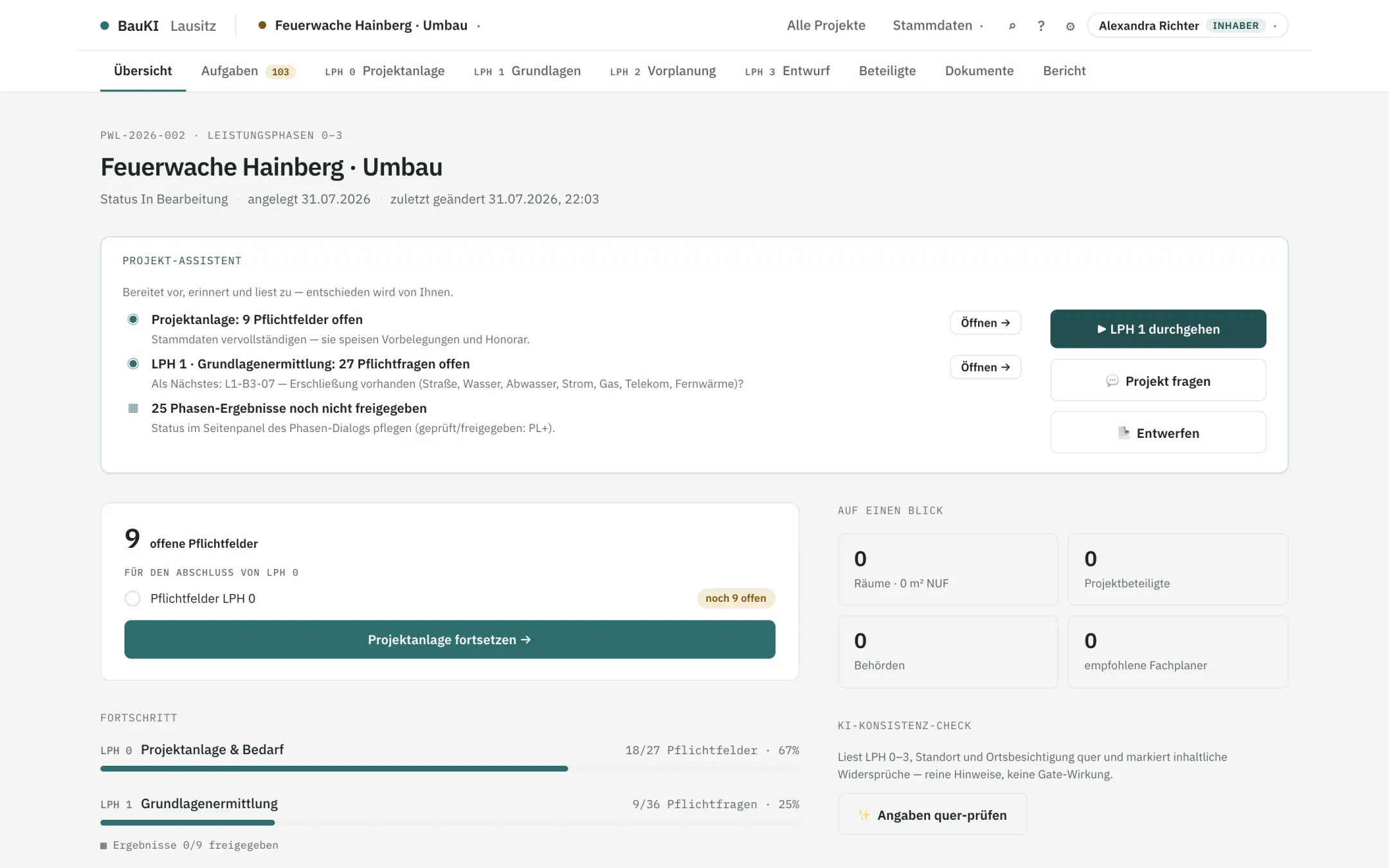 Projekt-Assistent im Cockpit mit priorisierter Agenda und Aktionen zum Durchgehen, Fragen und Entwerfen