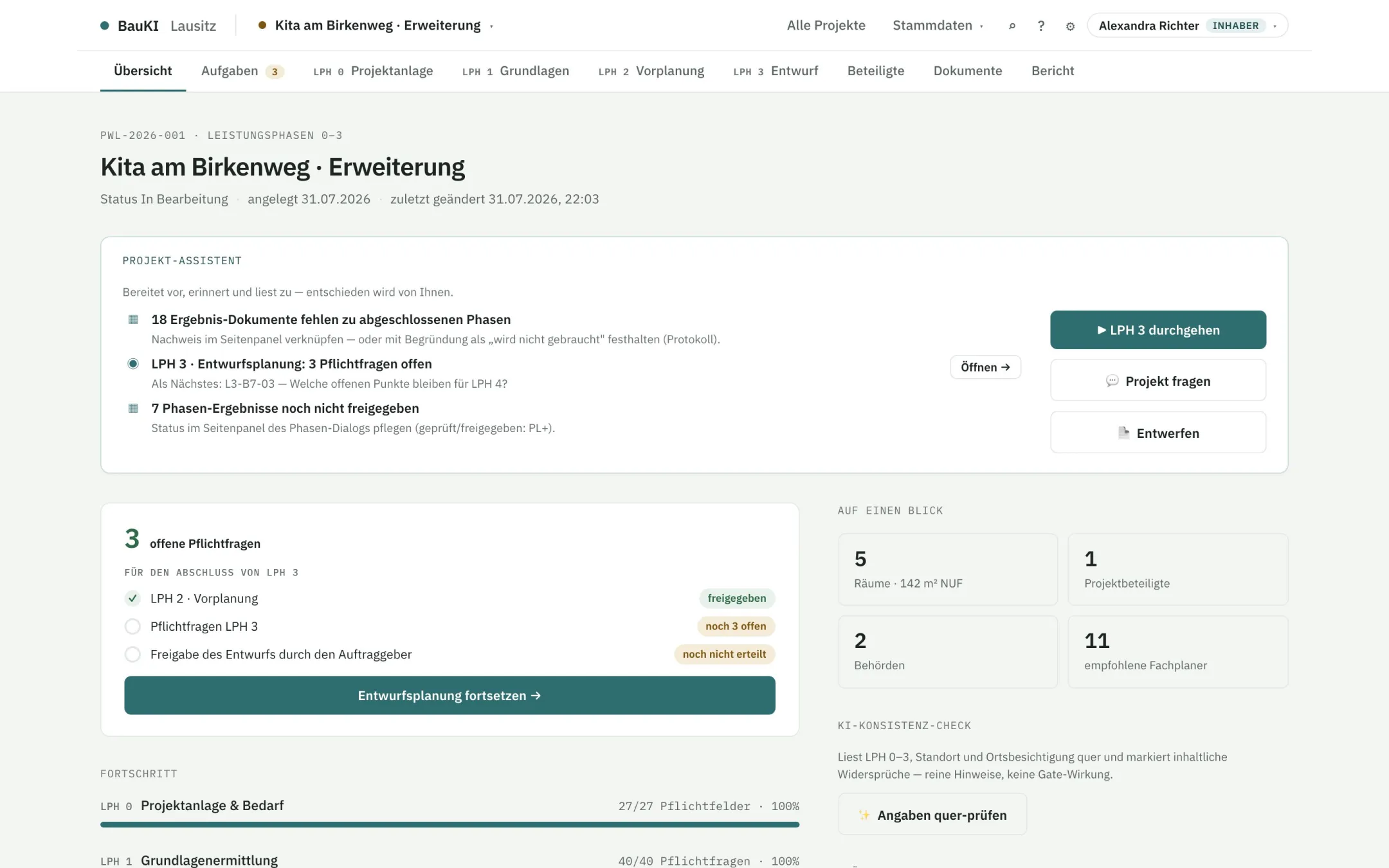 Projekt-Cockpit mit Assistent, offenen Pflichtfragen, Gate-Kette und Fortschritt je Leistungsphase